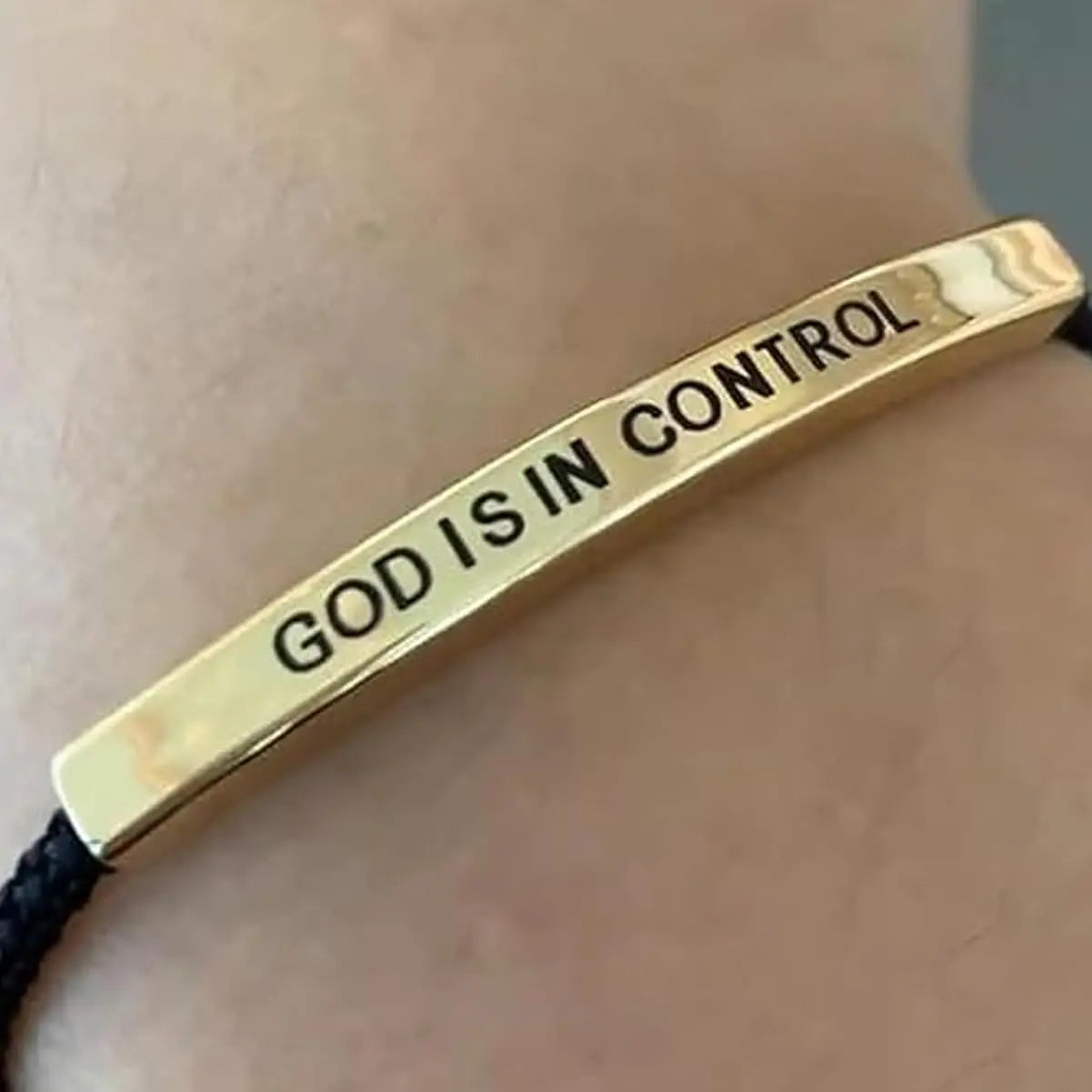 Brățară creștină din oțel inoxidabil „God Is in Control”